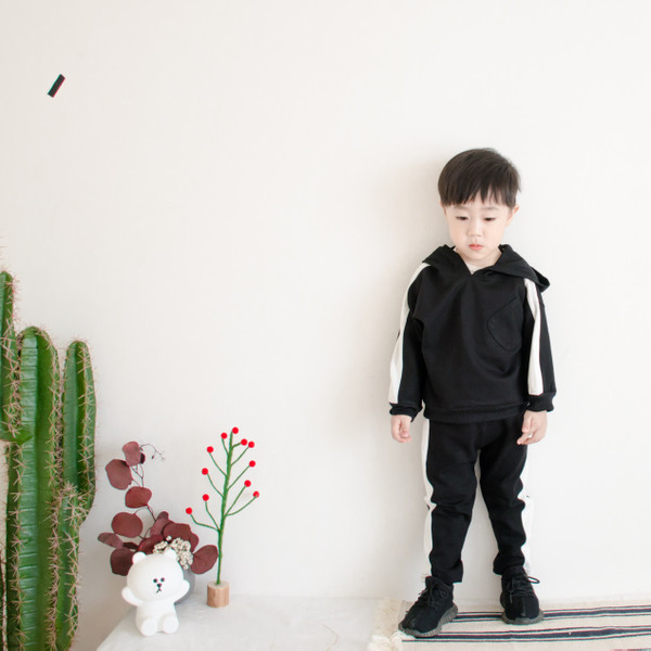 Kétrészes gyerekkészlet fiúknak fekete színben