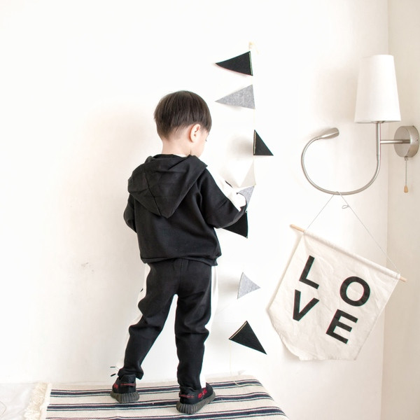 Kétrészes gyerekkészlet fiúknak fekete színben