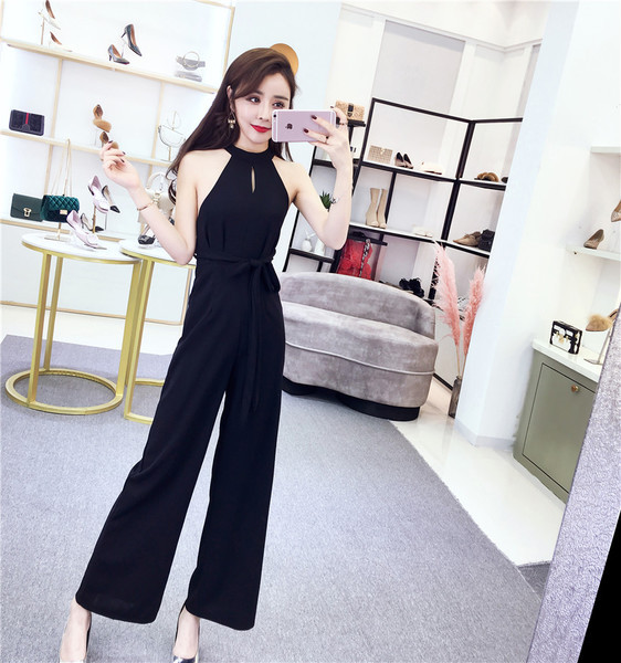 Κομψές γυναικείες φόρμες σε τρία χρώματα