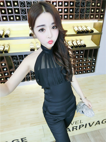 Stílusos női overál O-nyakkivágással fehér és fekete színben