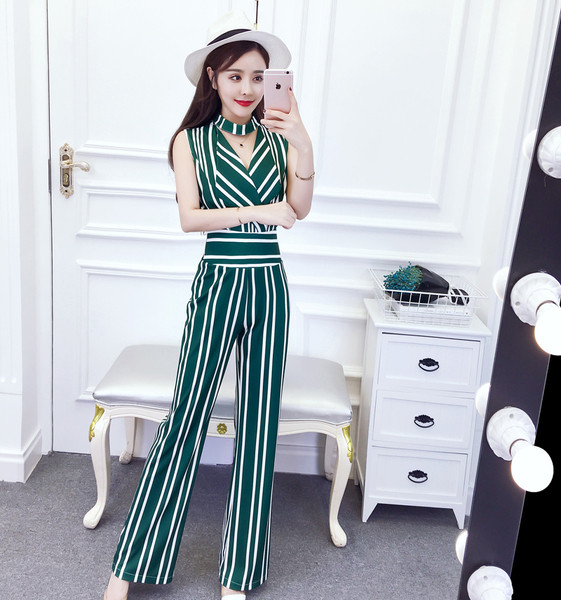 Csíkos, stílusos női overál V-nyakkal