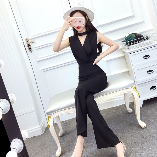 Elegáns női kombiné fekete színben V-nyakkal