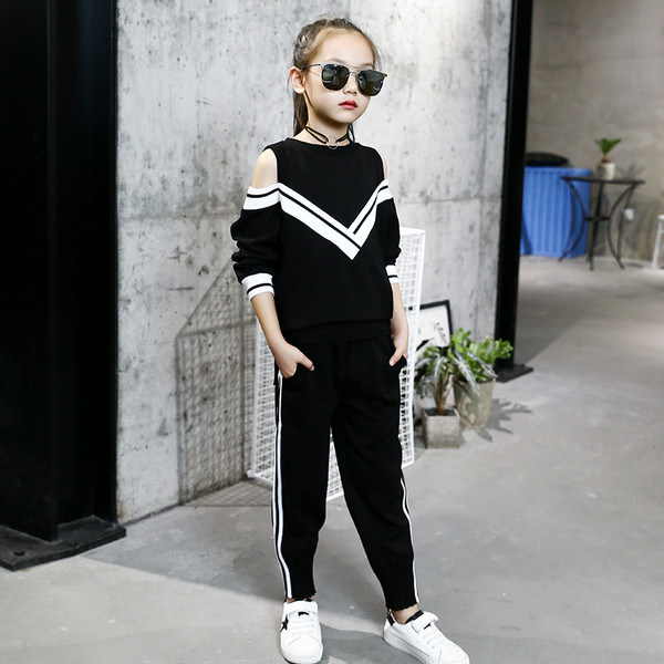 Παιδικό αθλητικό σετ για κορίτσια σε μαύρο και άσπρο χρώμα