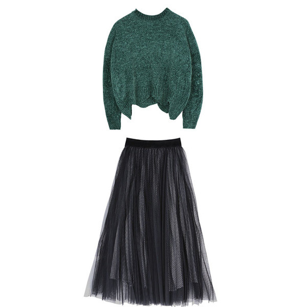 Модерен дамски комплект - пуловер широк модел и пола