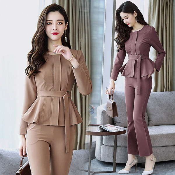 Μοντέρνο γυναικείο σετ - μπουφάν με ζώνη και παντελόνια και τσέπες 