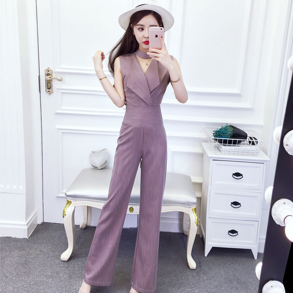 Γυναικεία ολόσωμη φόρμα με V ντεκολτέ σε σχήμα V