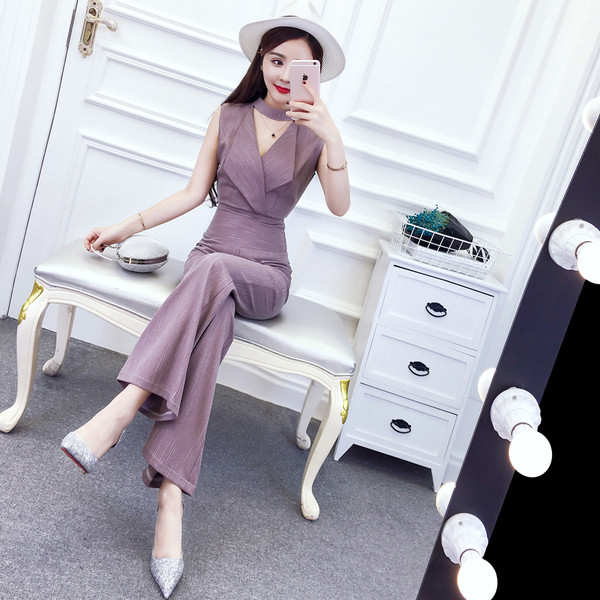 Γυναικεία ολόσωμη φόρμα με V ντεκολτέ σε σχήμα V