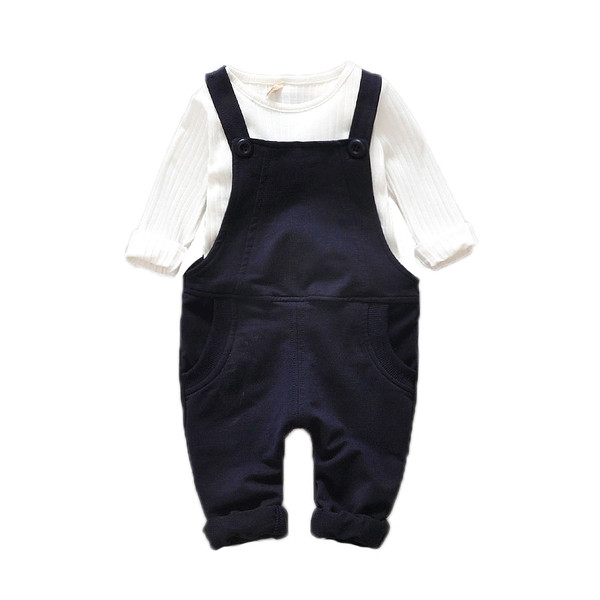 Ένα απαλό παιδικό σετ φόρμα κα ι μπλούζα σε μπλε και καφέ χρώμα