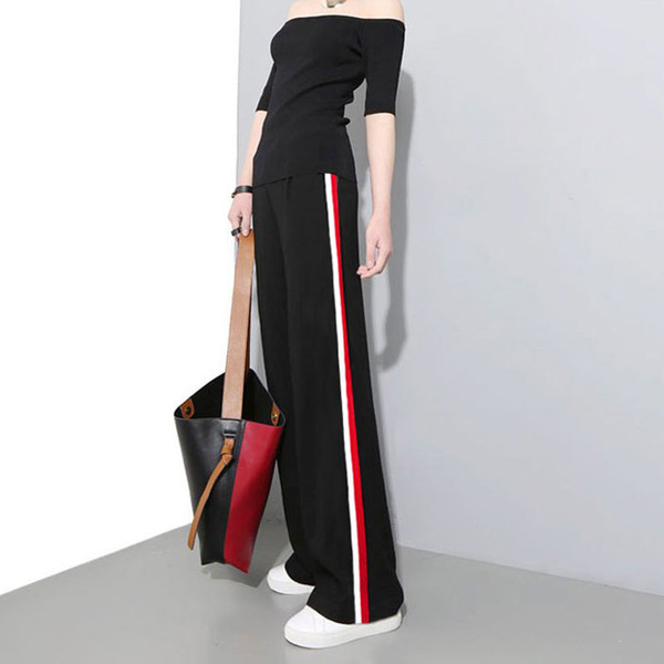 Női alkalmi nadrág fekete színben, oldalpánttal