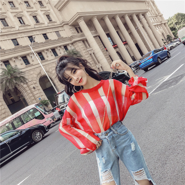 Bluza de dama cu elemente transparente si blugi rupti