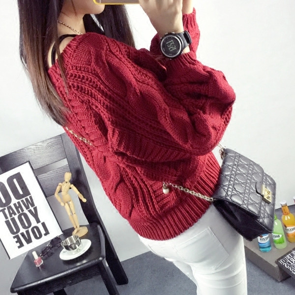 Széles női pulóver O-nyakkal