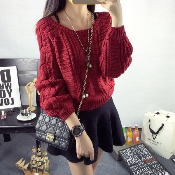 Széles női pulóver O-nyakkal