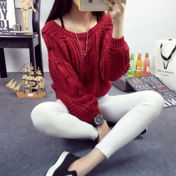 Széles női pulóver O-nyakkal