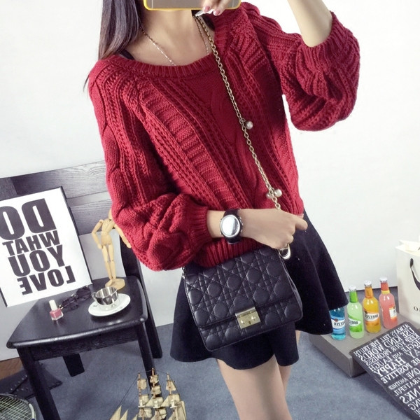 Széles női pulóver O-nyakkal