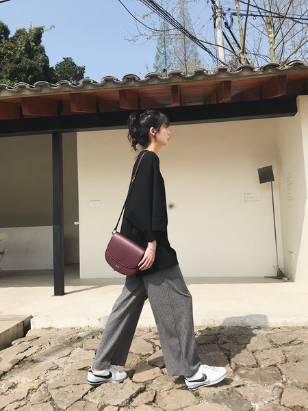 Női alkalmi nadrág magas derékkal, két színben