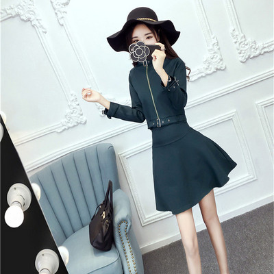 Μοντέρνο γυναικείο σύνολο  από δύο μέρη σε διάφορα χρώματα