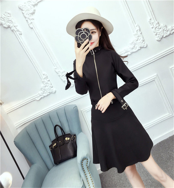 Μοντέρνο γυναικείο σύνολο  από δύο μέρη σε διάφορα χρώματα