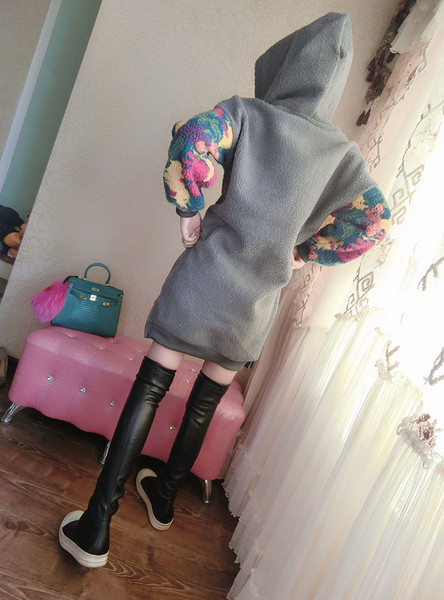 Γυναικείο  casual  φόρεμα με κουκούλα και ένα στοιχείο 3D