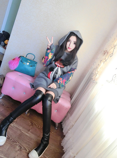 Γυναικείο  casual  φόρεμα με κουκούλα και ένα στοιχείο 3D