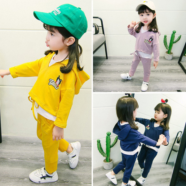 Παιδικό αθλητικό σετ για κορίτσια με κεντήματα σε τρία χρώματα