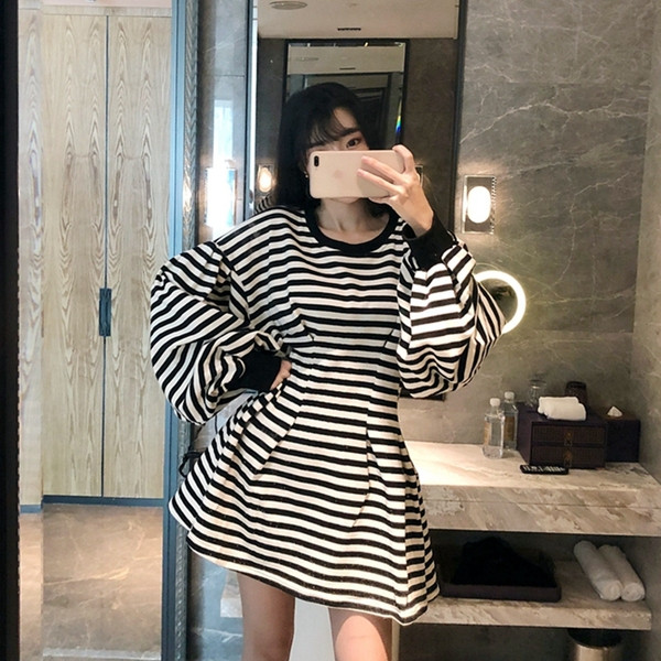 Új modell női csíkos ruha kivágott modell O-nyakkal