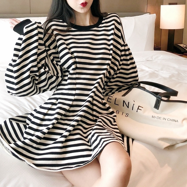 Új modell női csíkos ruha kivágott modell O-nyakkal