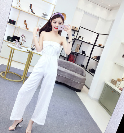 Κομψές γυναικείες φόρμες  σε λευκό και μαύρο χρώμα