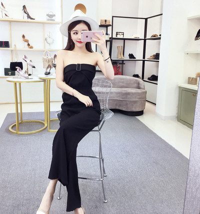 Κομψές γυναικείες φόρμες  σε λευκό και μαύρο χρώμα