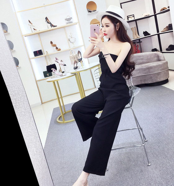 Κομψές γυναικείες φόρμες  σε λευκό και μαύρο χρώμα