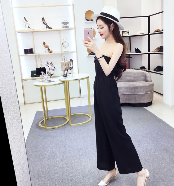 Κομψές γυναικείες φόρμες  σε λευκό και μαύρο χρώμα