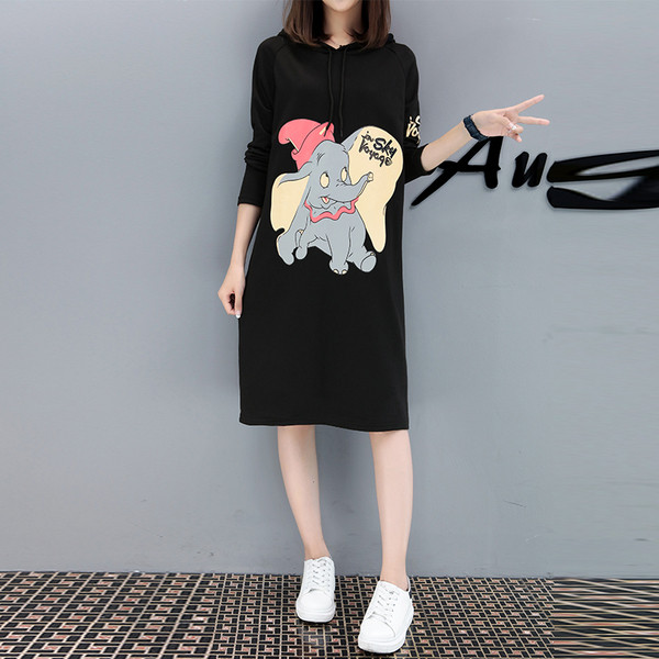 Sport-alkalmi női ruha kapucnival, színes rátéttel, fekete színben