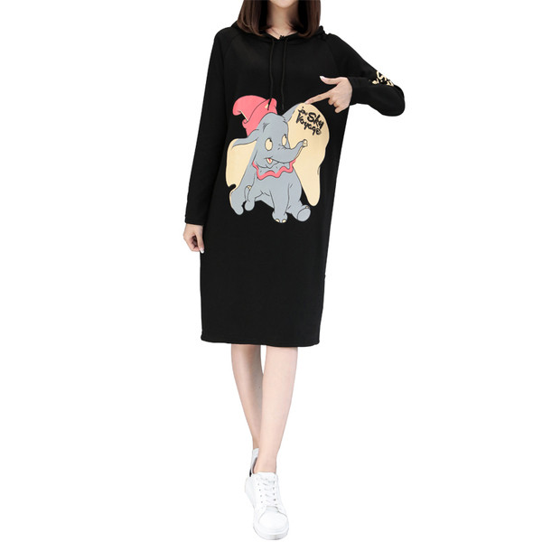 Sport-alkalmi női ruha kapucnival, színes rátéttel, fekete színben