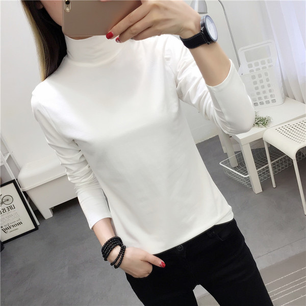 Άνετη γυναικεία μπλούζα μοντέλο σε λευκό και μαύρο χρώμα