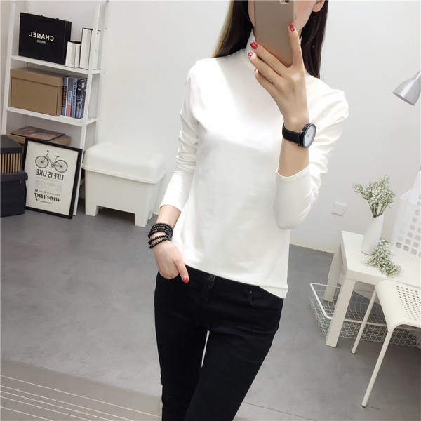 Άνετη γυναικεία μπλούζα μοντέλο σε λευκό και μαύρο χρώμα