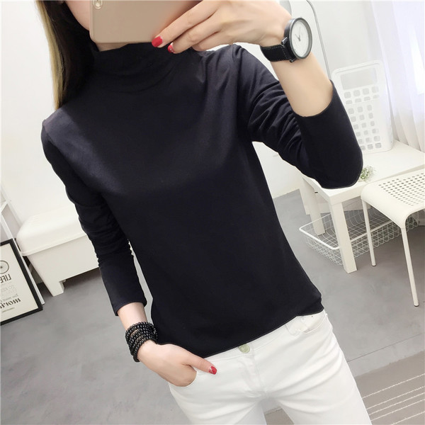 Άνετη γυναικεία μπλούζα μοντέλο σε λευκό και μαύρο χρώμα