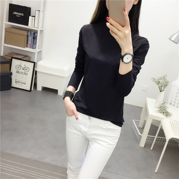 Άνετη γυναικεία μπλούζα μοντέλο σε λευκό και μαύρο χρώμα