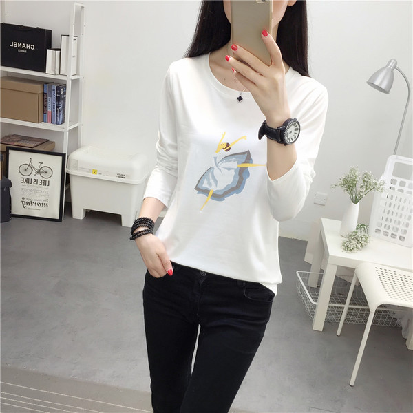 Bluză de damă modernă în alb și negru