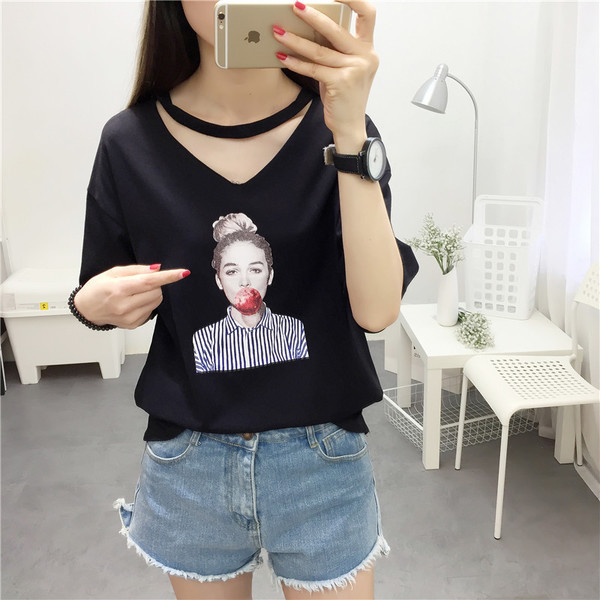 Γυναικεία κομψή μπλούζα σε μαύρο χρώμα με εκτύπωση