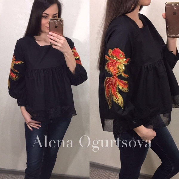 Modern női blúz tüll elemmel és flitterekkel, fekete-fehér színben