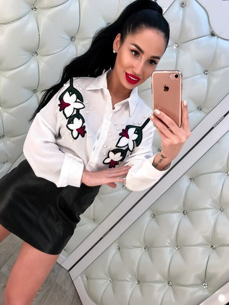 NOU Cămașă modernă de damă cu broderie colorată în două culori