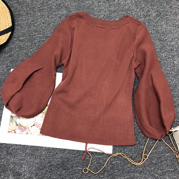 Κομψή γυναικεία μπλούζα με τρίχρωμους δεσμούς