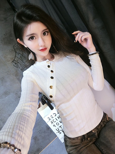 Μοντέρνα γυναικεία μπλούζα με μεταλλικά στοιχεία σε τρία χρώματα