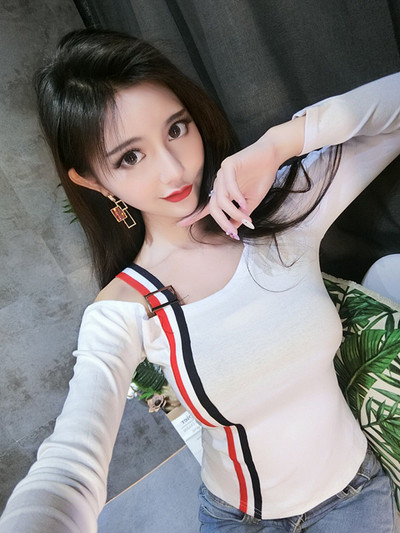 Γυναικεία μοντέρνα  μπλούζα σε δύο χρώματα