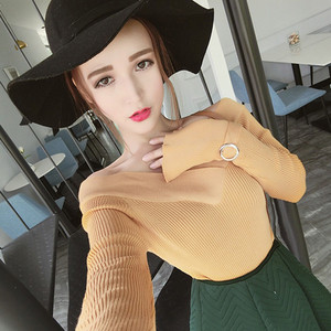 Γυναικεία  μπλούζα με ντεκολτέ σε σχήμα V σε δύο χρώματα