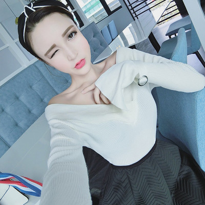 Γυναικεία  μπλούζα με ντεκολτέ σε σχήμα V σε δύο χρώματα