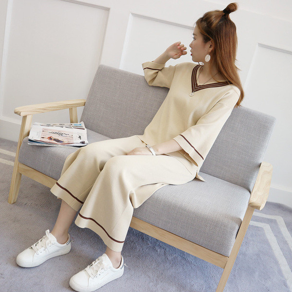 Μοναδικό γυναικείο πλεκτό σύνολο - μπλούζα και παντελόνι σε σχήμα V - τρία χρώματα