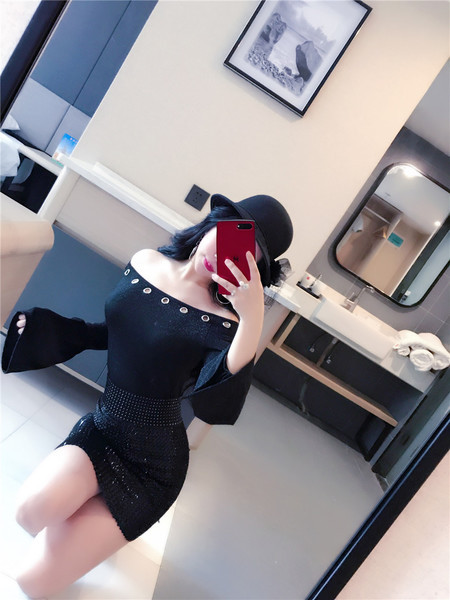 Modern női blúz csupasz váll és lótusz ujjú két színben