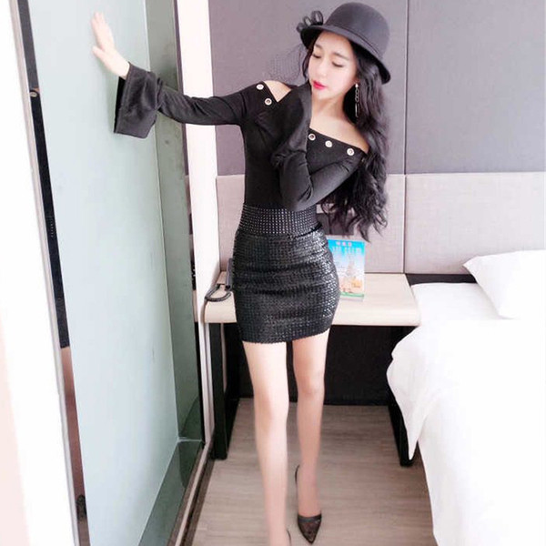 Modern női blúz csupasz váll és lótusz ujjú két színben