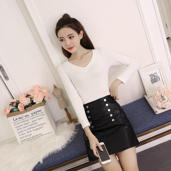 Bluză de damă elegantă cu decolteu în V în culoarea albă