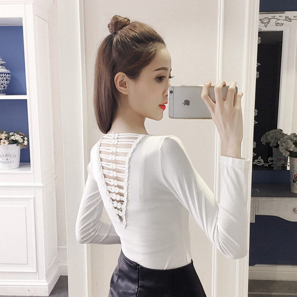 Bluză de damă elegantă cu decolteu în V în culoarea albă